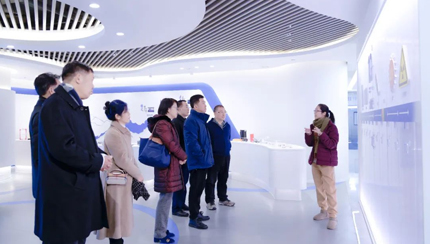 青岛市人大常委会副主任韩守信调研青源峰达太赫兹技术创新发展
