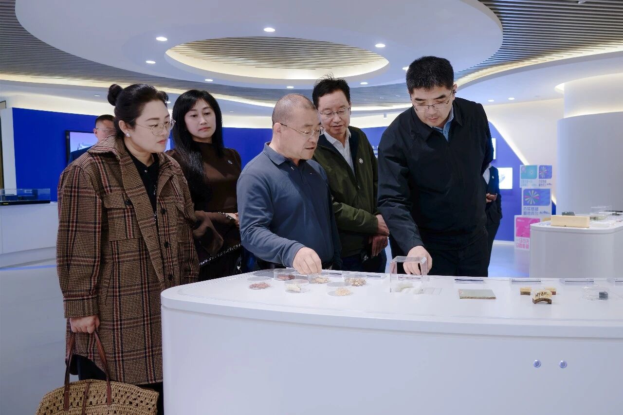 NEWS | 西安工程大学校长张晓晖一行莅临青源峰达太赫兹科技参访交流